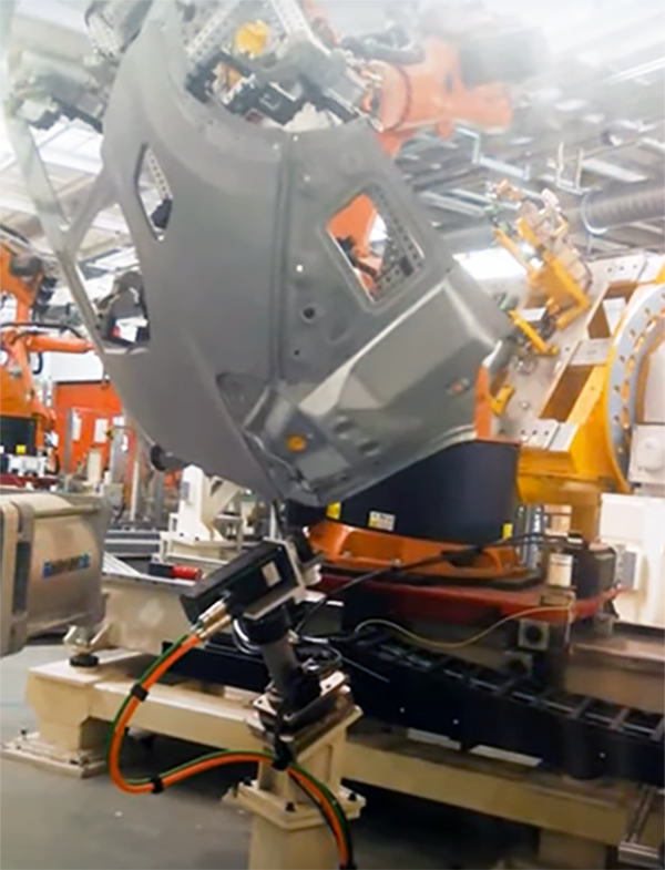 SRI-and-KUKA-have-developed-an-intelligent-grinding-system-that-integrates-force-control-and-vision.-5